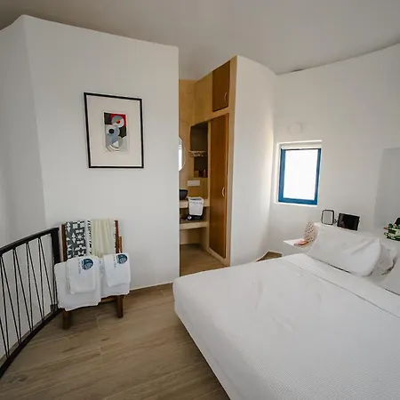 Zen Blue Mills - Luxury In Kea Island Koundouros