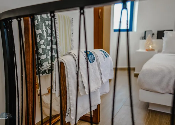 Zen Blue Mills - Luxury In Kea Island Koundouros